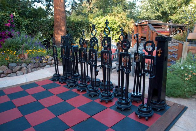 Marvin Avenue Chess Club: sculpture by Hardy Jones